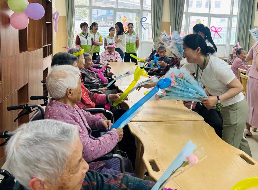 連城：花香伴銀齡 情暖母親節